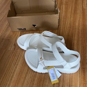 TEVA HURRICANE DRIFT SANDALS IN WHITE SIZE 6